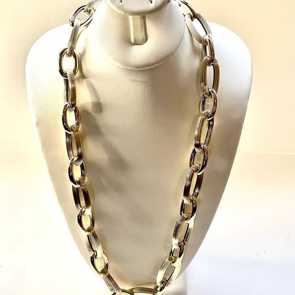 14K Gold Bold and Chunky Oval Link Necklace by Leslie’s Jewelry - Picture 11 of 15